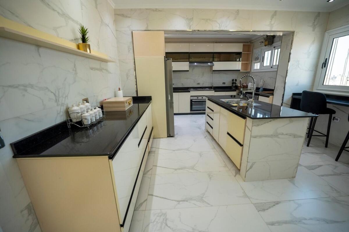 Luxury With Stunning View Apartment *