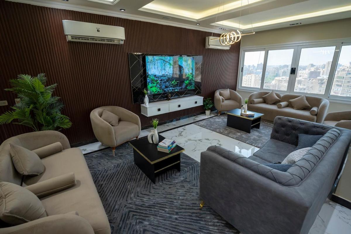 Luxury With Stunning View Apartment